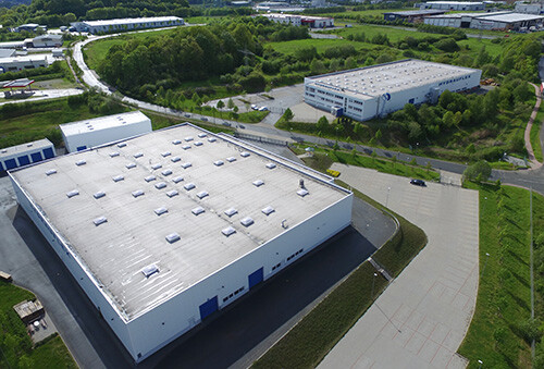 Drohnenansicht beider Firmengebäude Gewerbegebiet Neuensalz-Plauen 2016